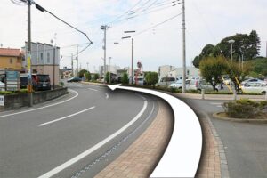 3. 病院の駐車場入り口方面に直進します